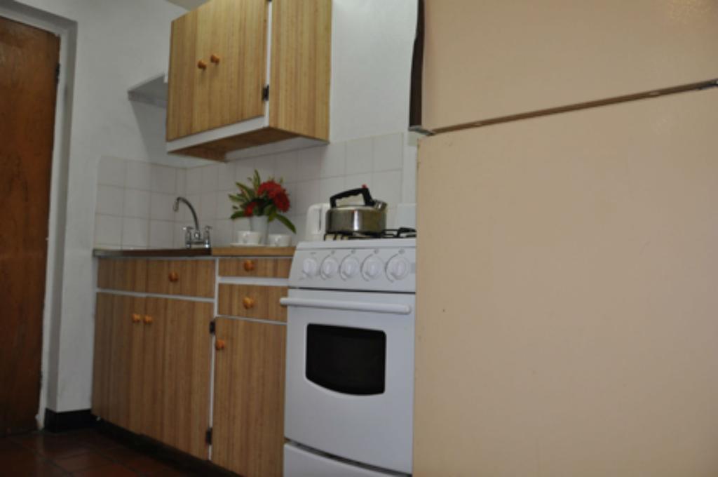 Carib Blue Apartments Oistins Стая снимка