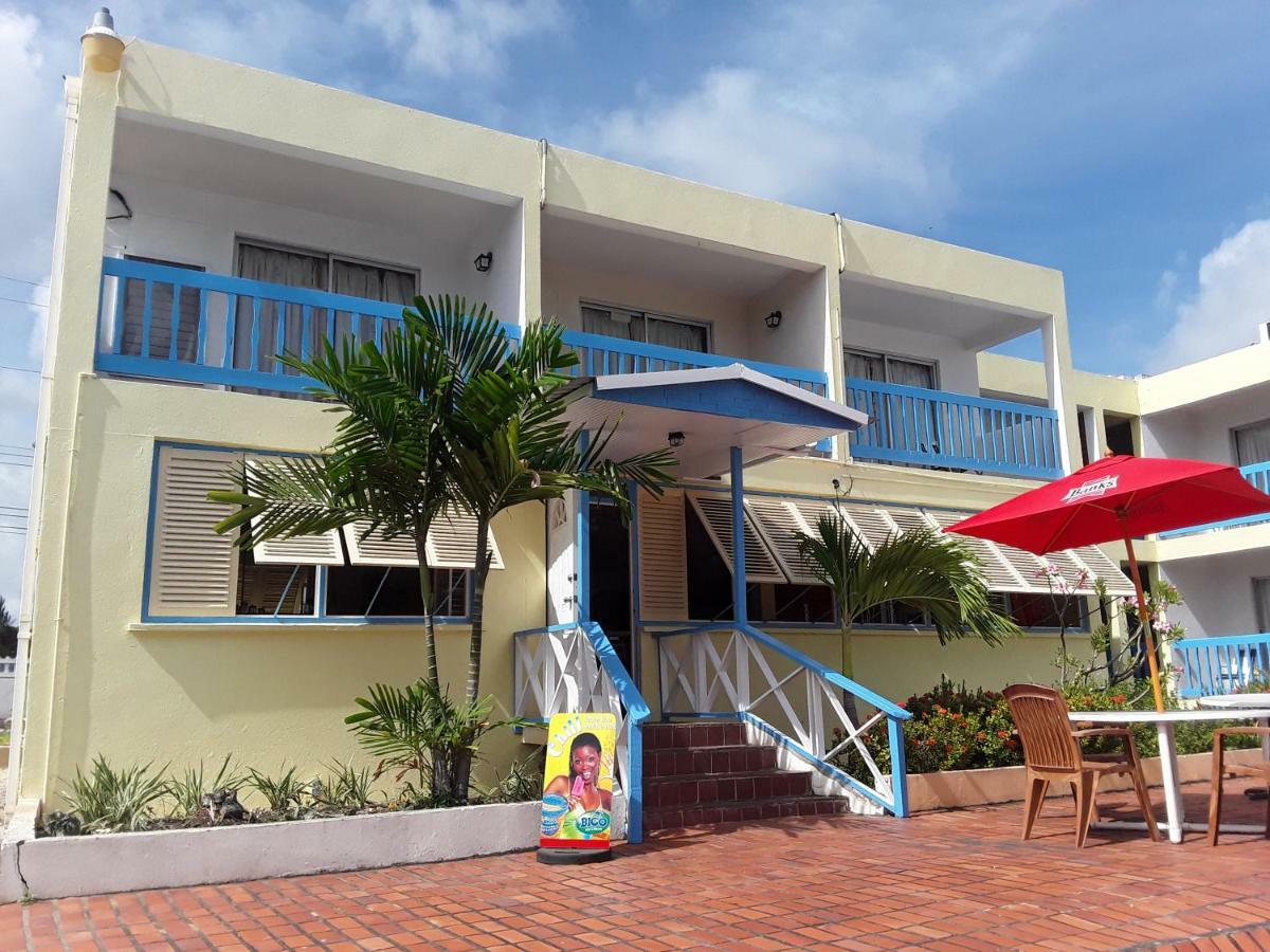 Carib Blue Apartments Oistins Екстериор снимка
