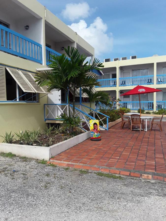 Carib Blue Apartments Oistins Екстериор снимка